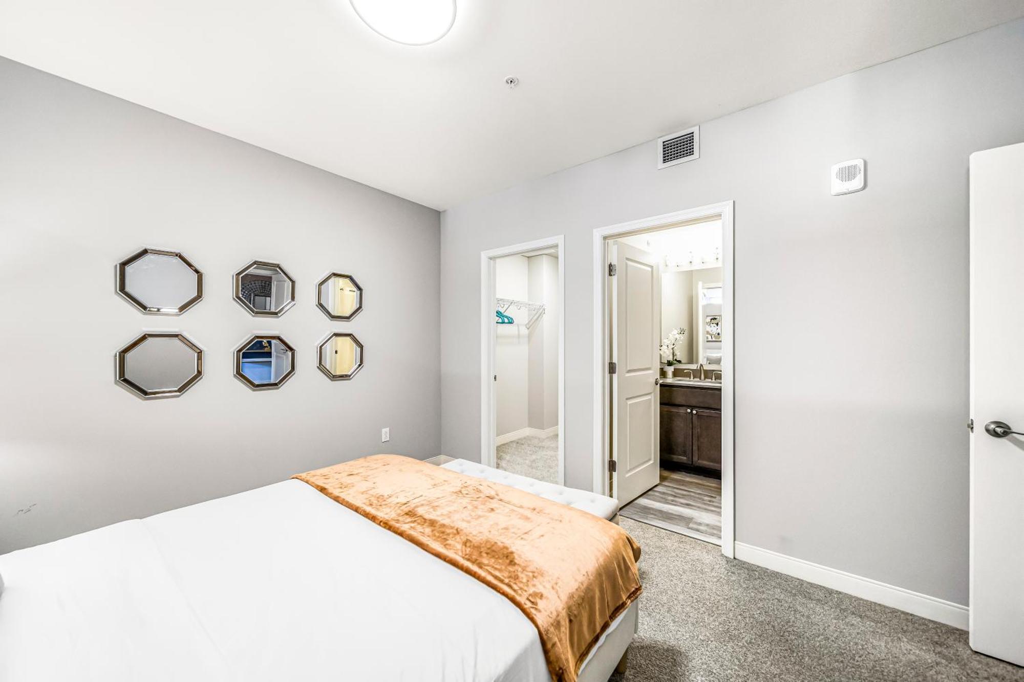 Apartment 506- 2br Unit With Olympic Pool & Steam Access In Downtown Playhouse Square Cleveland